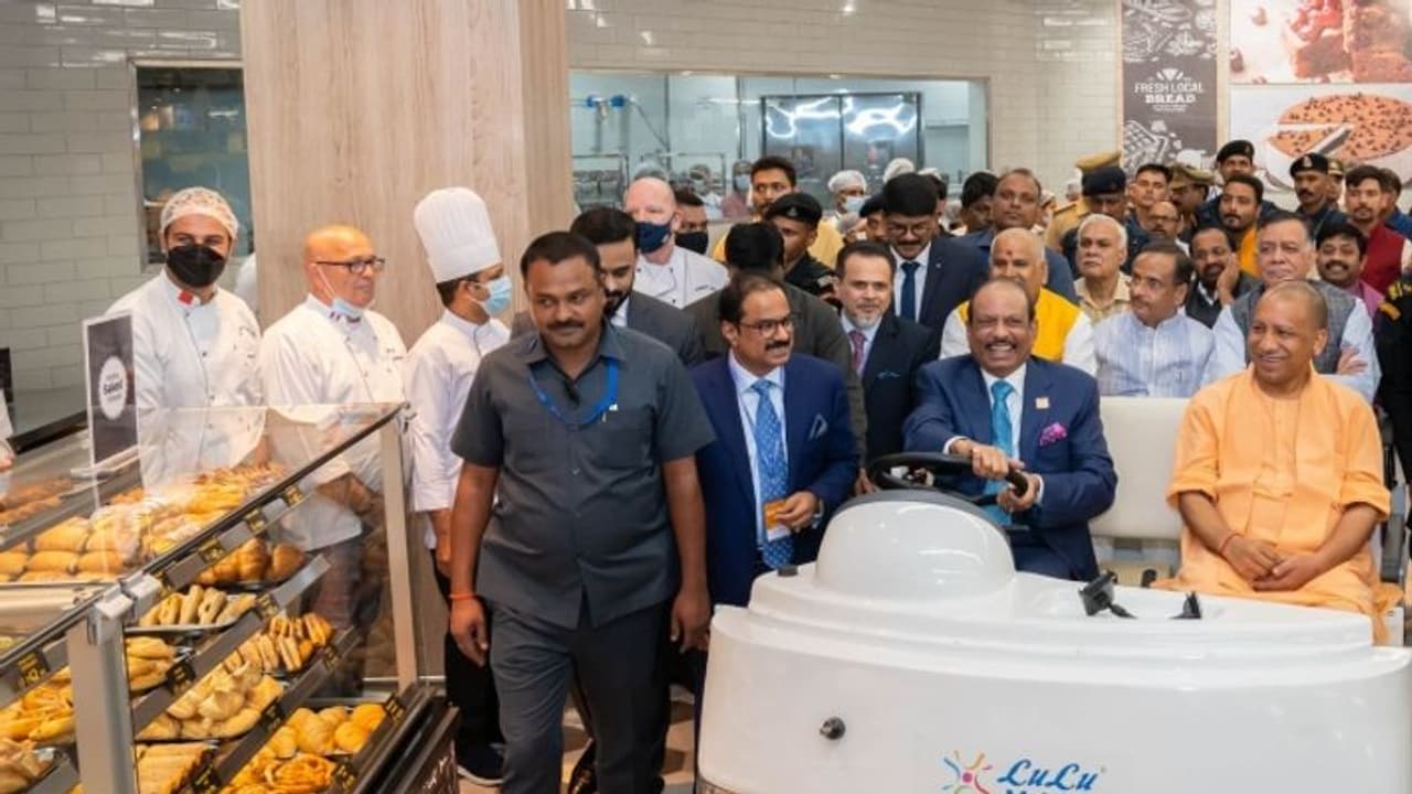 ലുലു ഗ്രൂപ്പിൻ്റെ ഉത്തരേന്ത്യയിലെ ആദ്യ മാൾ ലക്നൗവിൽ യോഗി ആദിത്യനാഥ് ഉദ്ഘാടനം ചെയ്തു ലുലു ഗ്രൂപ്പിൻ്റെ ഉത്തരേന്ത്യയിലെ ആദ്യ മാൾ ലക്നൗവിൽ യോഗി ആദിത്യനാഥ് ഉദ്ഘാടനം ചെയ്തു