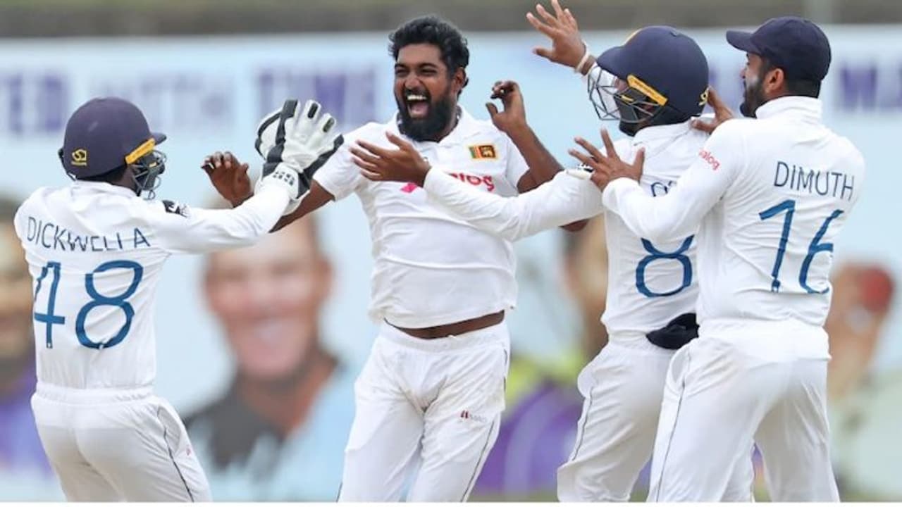 SL vs AUS: 2வது டெஸ்ட்டில் ஆஸ்திரேலியாவை இன்னிங்ஸ் வித்தியாசத்தில் வீழ்த்தி இலங்கை அபார வெற்றி SL vs AUS: 2வது டெஸ்ட்டில் ஆஸ்திரேலியாவை இன்னிங்ஸ் வித்தியாசத்தில் வீழ்த்தி இலங்கை அபார வெற்றி