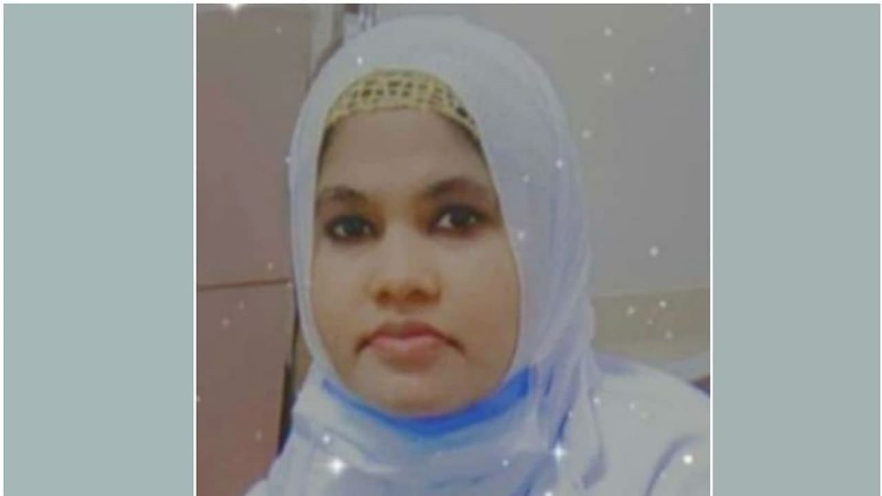 പ്രസവത്തെ തുടർന്ന് മരിച്ച മലയാളി നഴ്സിന്റെ മൃതദേഹം സൗദി അറേബ്യയില് ഖബറടക്കി പ്രസവത്തെ തുടർന്ന് മരിച്ച മലയാളി നഴ്സിന്റെ മൃതദേഹം സൗദി അറേബ്യയില് ഖബറടക്കി