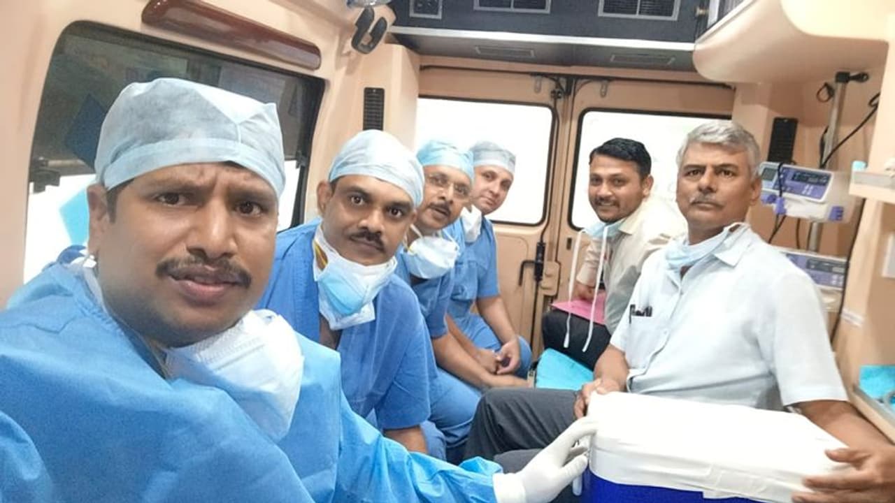 ಇದು ನಮ್ಮ ಭಾರತ; ಮುಸ್ಲಿಂ ಯುವಕನಿಗೆ ಹಿಂದೂ ಬಾಲಕಿಯ ಹೃದಯ ಕಸಿ! ಇದು ನಮ್ಮ ಭಾರತ; ಮುಸ್ಲಿಂ ಯುವಕನಿಗೆ ಹಿಂದೂ ಬಾಲಕಿಯ ಹೃದಯ ಕಸಿ!