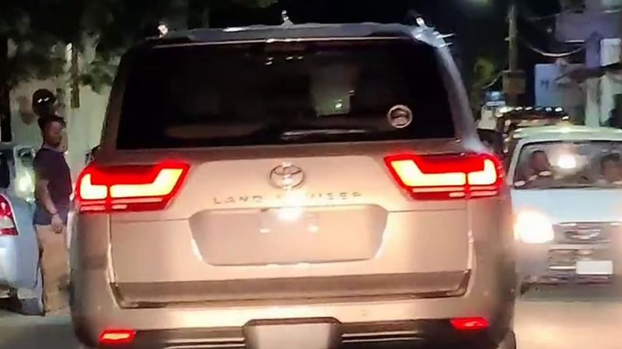 കോയമ്പത്തൂര്‍ റോഡിലെ ക്യാമറയില്‍ കുടുങ്ങി ഇന്നോവയുടെ ചേട്ടന്‍, വിലയില്‍ ഞെട്ടി വാഹനലോകം!