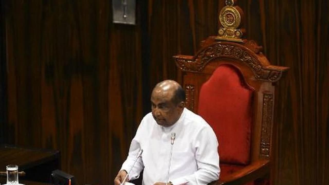 இலங்கை நாடாளுமன்றத்தில் அடுத்த வாரம் புதிய அதிபர் தேர்வு… அறிவித்தார் சபாநாயகர்!! இலங்கை நாடாளுமன்றத்தில் அடுத்த வாரம் புதிய அதிபர் தேர்வு… அறிவித்தார் சபாநாயகர்!!