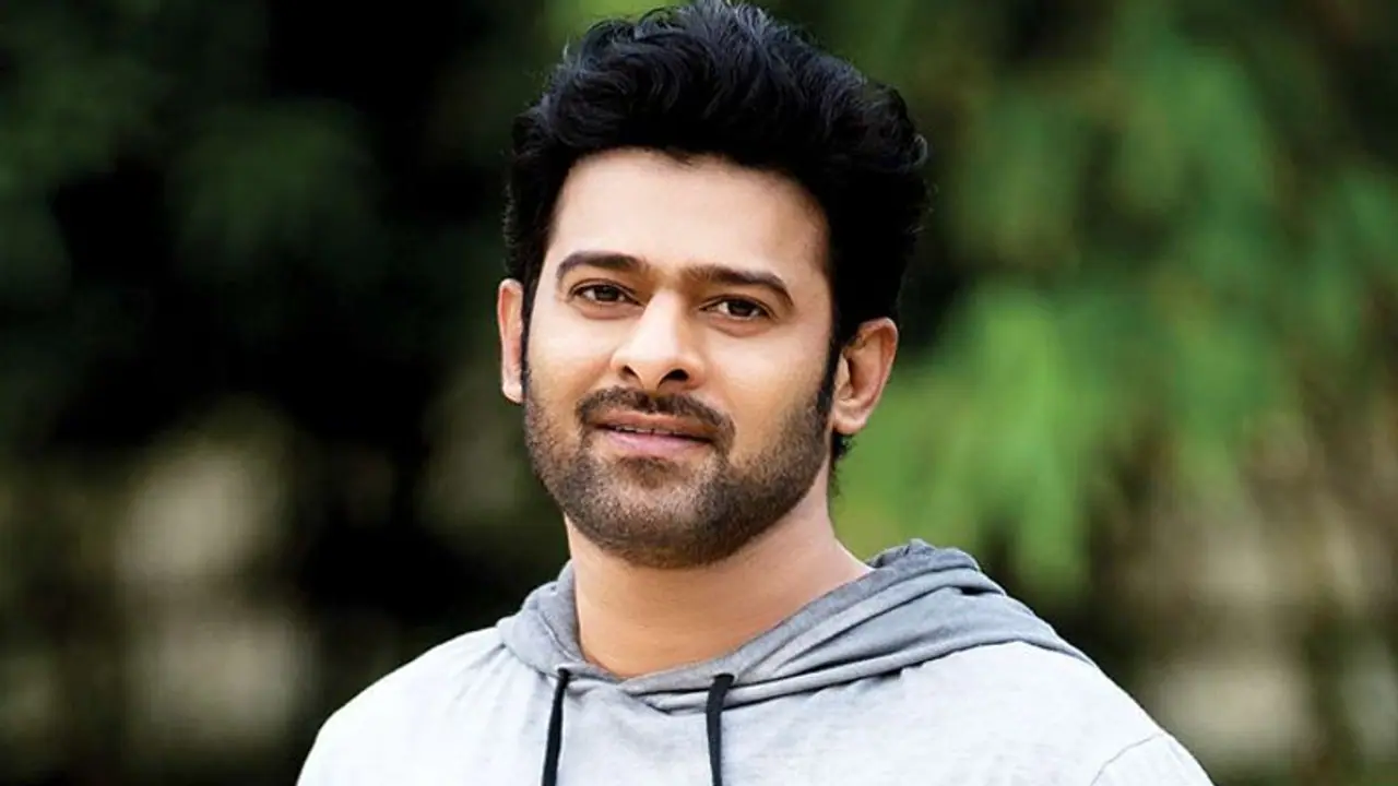 డైరెక్టర్ పై నమ్మకం లేదు... ప్రభాస్ ప్రాజెక్ట్ నుండి నిర్మాత అవుట్? డైరెక్టర్ పై నమ్మకం లేదు... ప్రభాస్ ప్రాజెక్ట్ నుండి నిర్మాత అవుట్?