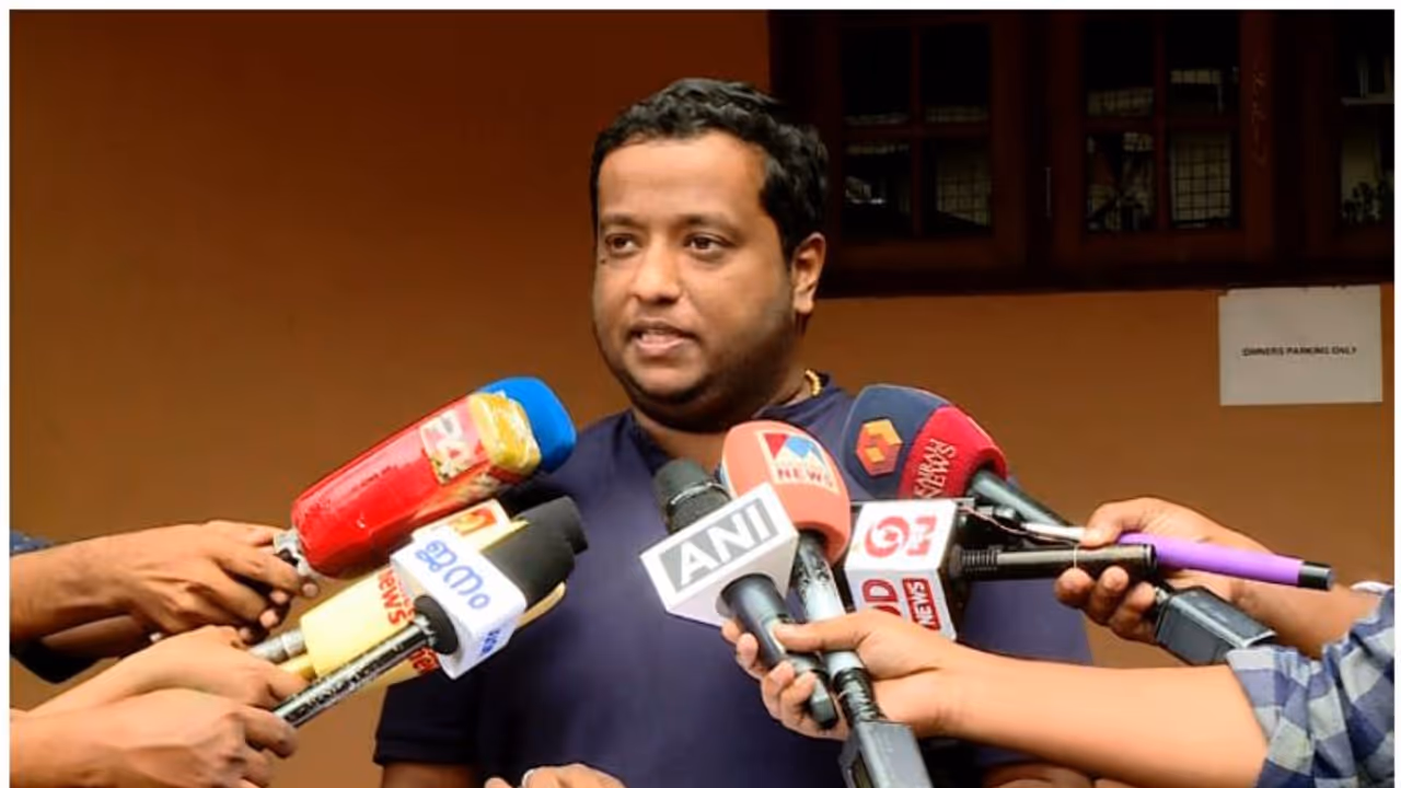 സർക്കാരിന് എതിരായ ഗൂഢാലോചന കേസിൽ ഷാജ് കിരണ് രഹസ്യമൊഴി നൽകി സർക്കാരിന് എതിരായ ഗൂഢാലോചന കേസിൽ ഷാജ് കിരണ് രഹസ്യമൊഴി നൽകി