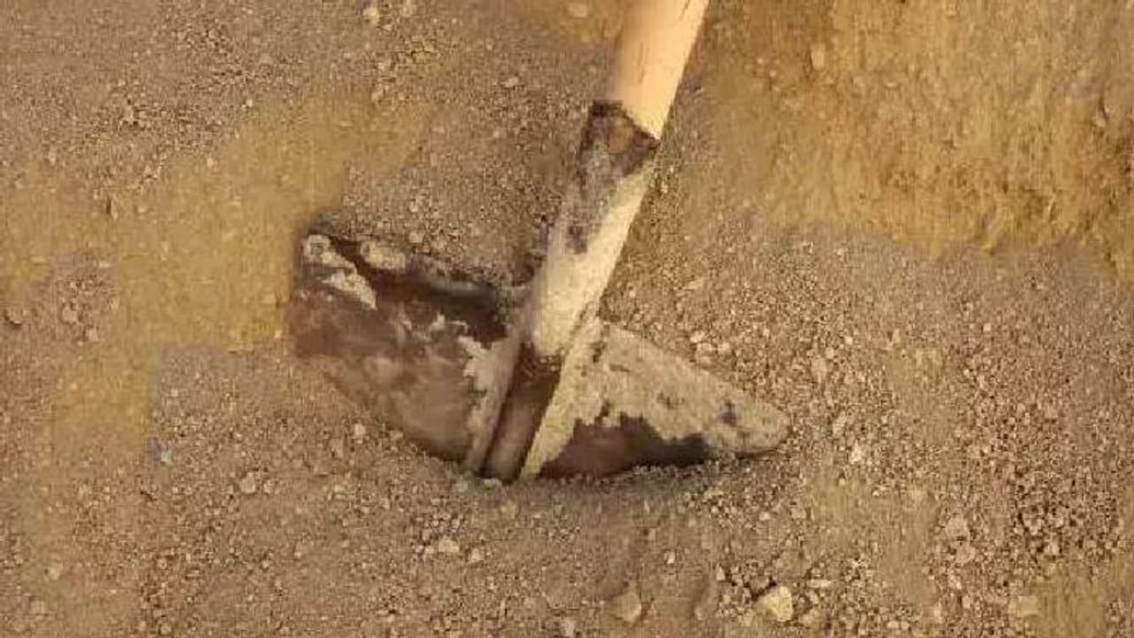 മൂന്നുവയസുകാരിയെ ജീവനോടെ സെമിത്തേരിയിൽ കുഴിച്ചിട്ടു, ചെയ്തത് അമ്മയെന്ന് കുട്ടി