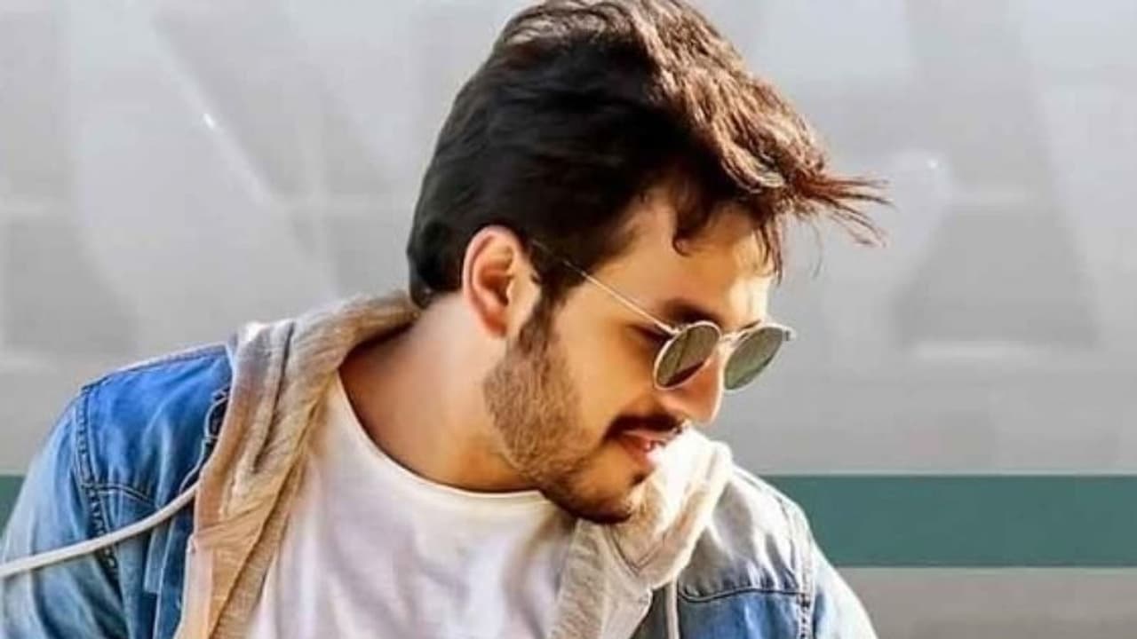 అల్లు అర్జున్ బాటలో అఖిల్, ఇదైనా కలిసొస్తుందా.. చిత్తూరు బ్యాక్ డ్రాప్ లో కొత్త మూవీ ? అల్లు అర్జున్ బాటలో అఖిల్, ఇదైనా కలిసొస్తుందా.. చిత్తూరు బ్యాక్ డ్రాప్ లో కొత్త మూవీ ?