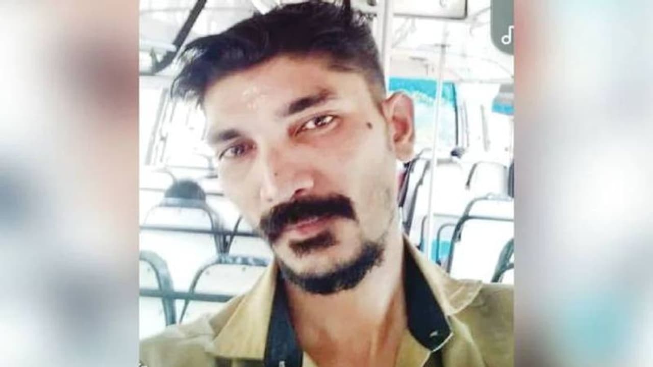 കാണാതായ പത്താംക്ലാസുകാരിയെ കണ്ടെത്തിയത് ബസ് ഡ്രൈവർക്കൊപ്പം, പ്രതി വിവാഹിതൻ കാണാതായ പത്താംക്ലാസുകാരിയെ കണ്ടെത്തിയത് ബസ് ഡ്രൈവർക്കൊപ്പം, പ്രതി വിവാഹിതൻ