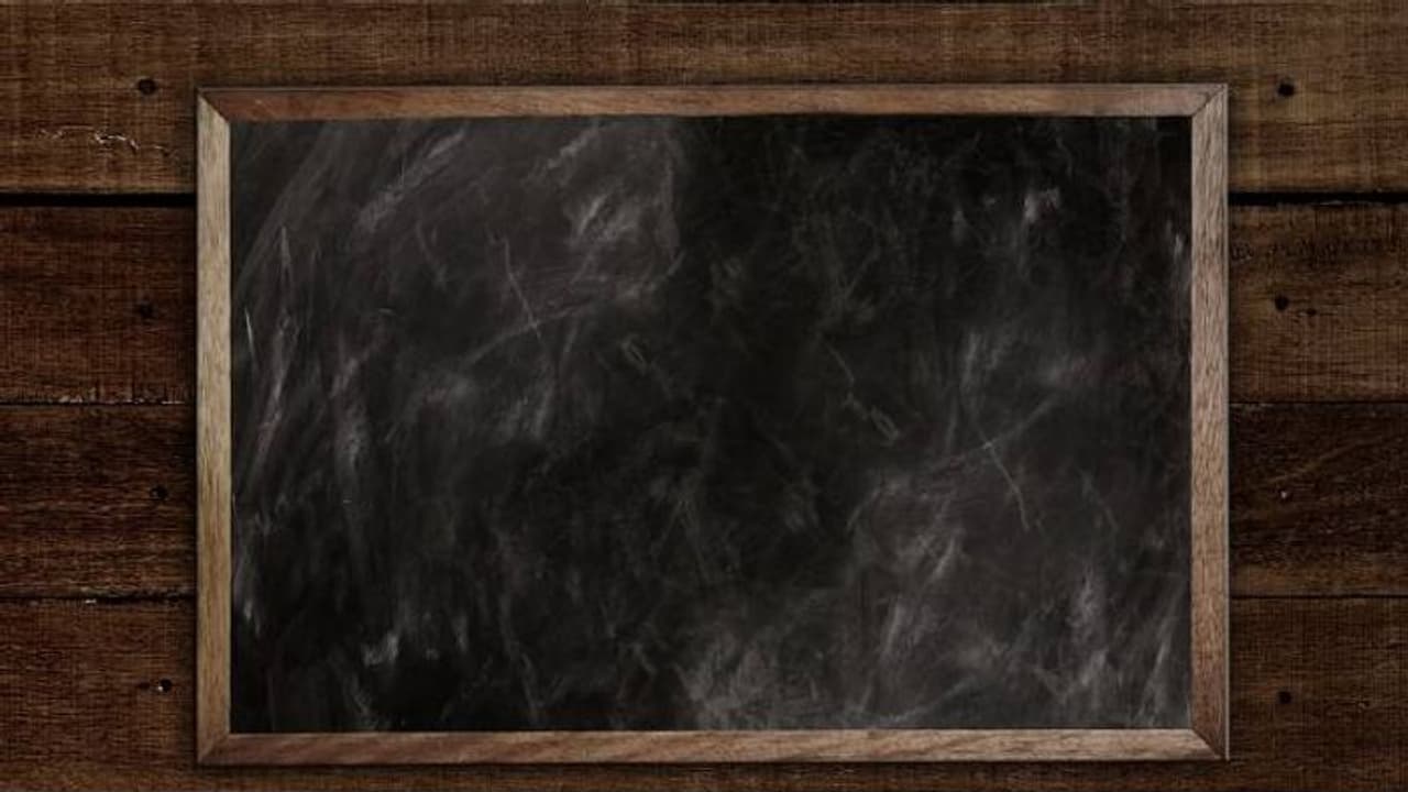 അധികൃതരുടെ അപ്രതീക്ഷിത സന്ദർശനം, ഒരു ചെറിയ വാചകം പോലും പരിഭാഷപ്പെടുത്താനാവാതെ പ്രധാനാധ്യാപകൻ