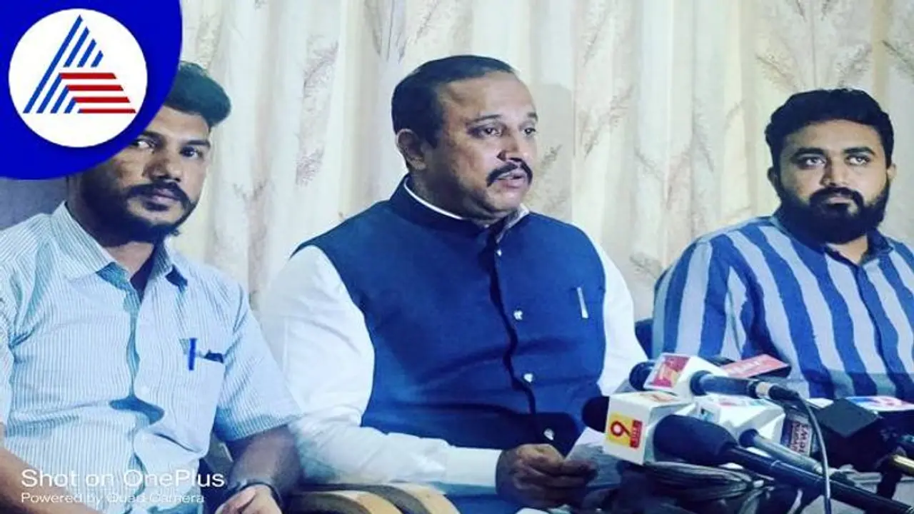 ಕರ್ನಾಟಕ ವಿಶ್ವವಿದ್ಯಾಲಯ ಮುಚ್ಚುವ ಸ್ಥಿತಿಗೆ ಬಂದಿದೆ: ರವಿ ಮಾಳಗೇರ ಕರ್ನಾಟಕ ವಿಶ್ವವಿದ್ಯಾಲಯ ಮುಚ್ಚುವ ಸ್ಥಿತಿಗೆ ಬಂದಿದೆ: ರವಿ ಮಾಳಗೇರ