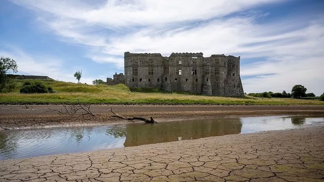 প্রবল গরম আর তাপপ্রবাহে ভেঙে পড়েছে রেল পরিষেবা, ইংল্যান্ডে চাপের মুখে স্বাস্থ্য পরিষেবাও 