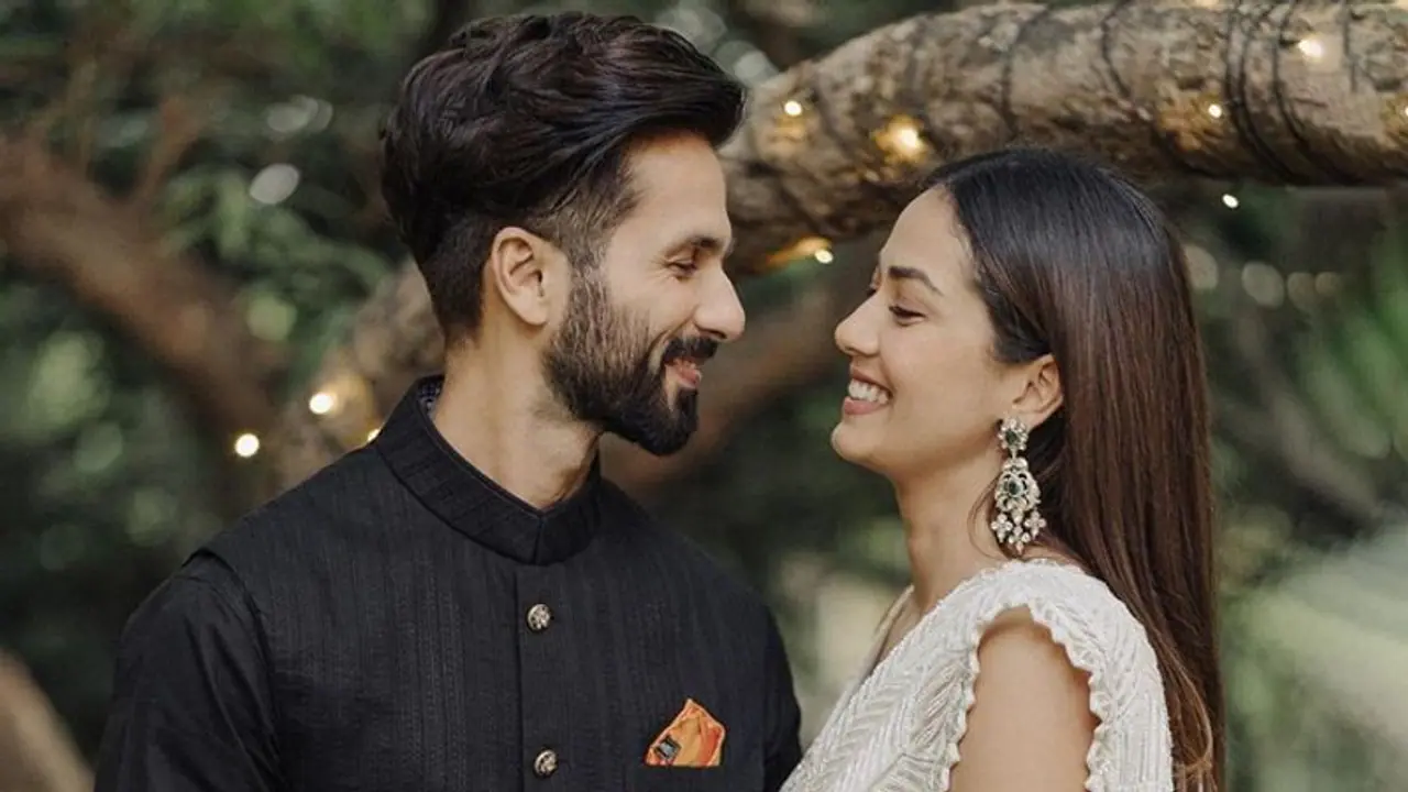 बेडरूम में रोज रात सोने से पहले पत्नी मीरा से इस बात पर लड़ते हैं शाहिद कपूर, 'कॉफी विद करन' में किया खुलासा बेडरूम में रोज रात सोने से पहले पत्नी मीरा से इस बात पर लड़ते हैं शाहिद कपूर, 'कॉफी विद करन' में किया खुलासा