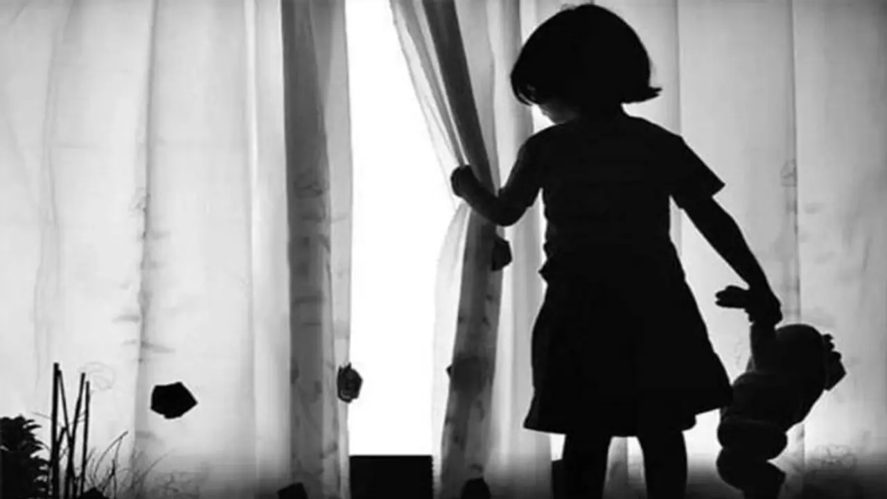 छत्तीसगढ़ में 76 साल के बुजुर्ग ने मासूम को 10 रुपए देकर जो किया वो शॉकिंग, पड़ोसी महिला ने खोला राज छत्तीसगढ़ में 76 साल के बुजुर्ग ने मासूम को 10 रुपए देकर जो किया वो शॉकिंग, पड़ोसी महिला ने खोला राज