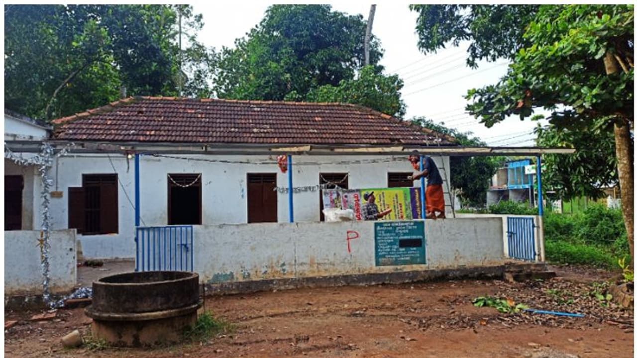 നാടിന്‍റെ വികസനത്തോടൊപ്പം; ദേശീയപാതയ്ക്കായി 90 വർഷം പഴക്കമുള്ള മദ്രസ കെട്ടിടം പൊളിച്ചുനീക്കി