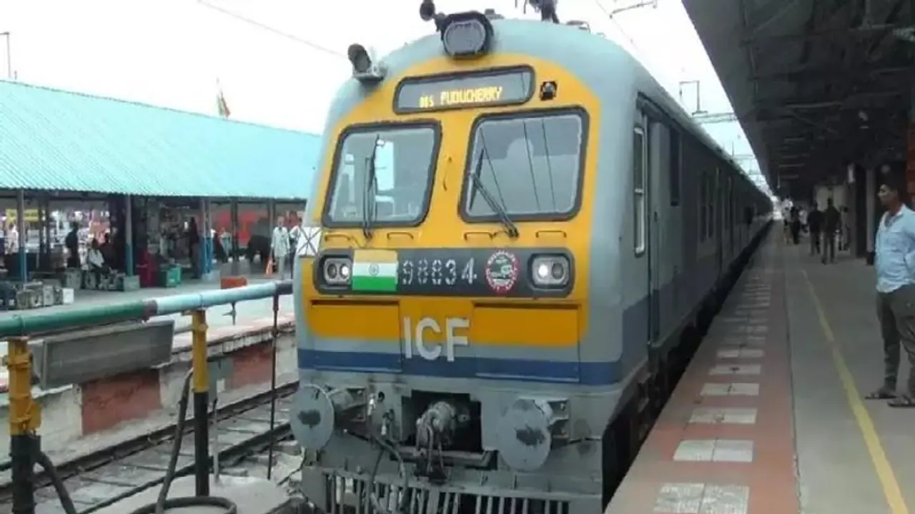 கொரோனாவால் நிறுத்தப்பட்ட விழுப்புரம் புதுச்சேரி ரயில் சேவை… இரண்டரை ஆண்டுகளுக்கு பின் மீண்டும் தொடக்கம்!! கொரோனாவால் நிறுத்தப்பட்ட விழுப்புரம் புதுச்சேரி ரயில் சேவை… இரண்டரை ஆண்டுகளுக்கு பின் மீண்டும் தொடக்கம்!!