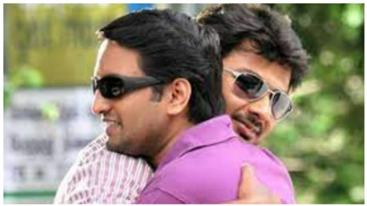 நான்காவது முறையாக உதயநிதியுடன் கைகோர்க்கும் சந்தானம்..நாளை வெளியாகும் டீசர்! நான்காவது முறையாக உதயநிதியுடன் கைகோர்க்கும் சந்தானம்..நாளை வெளியாகும் டீசர்!