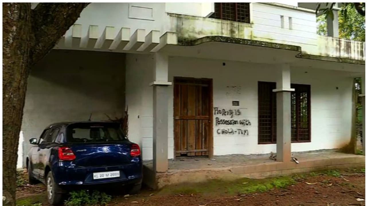 തിരുവനന്തപുരത്തും ചോളമണ്ഡലം ഫിനാൻസിന്‍റെ ക്രൂരത; തിരിച്ചടവ് മുടങ്ങിയതിന് വീട്ടില്‍ സ്പ്രേ പെയിന്‍റടിച്ചു 