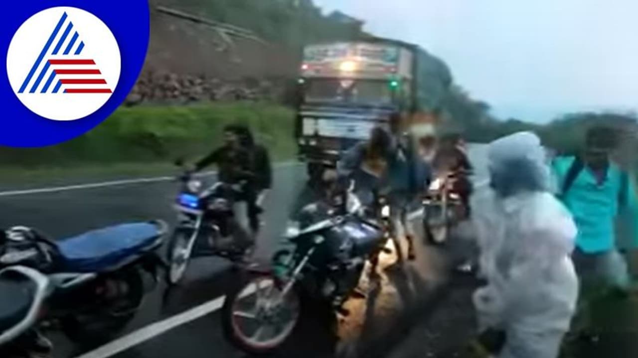 ಮ್ಯೂಸಿಕಲ್‌ ಹಾರ್ನ್‌ ಕೇಳಿ ಟ್ರಕ್‌ ಅಡ್ಡ ಹಾಕಿದ್ದ ಬೈಕರ್‌ಗಳಿಂದ ಸಖತ್ ಸ್ಟೆಪ್ಸ್‌