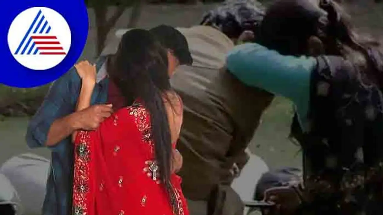 15 ವರ್ಷದ ಹುಡುಗನ ಜತೆ 2 ಮಕ್ಕಳ ತಾಯಿಗೆ ಸಂಬಂಧ, ಲೈಂಗಿಕ ಕ್ರಿಯೆವೇಳೆ ಗಂಡನಿಗೆ ಸಿಕ್ಕಿಬಿದ್ದ ಪ್ರೇಮಿಗಳು