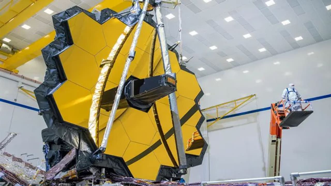 James Webb Space Telescope: మ‌రో మైలురాయి.. పురాతన గెలాక్సీని గుర్తించిన జేమ్స్ వెబ్ స్పేస్ టెలిస్కోప్ !!