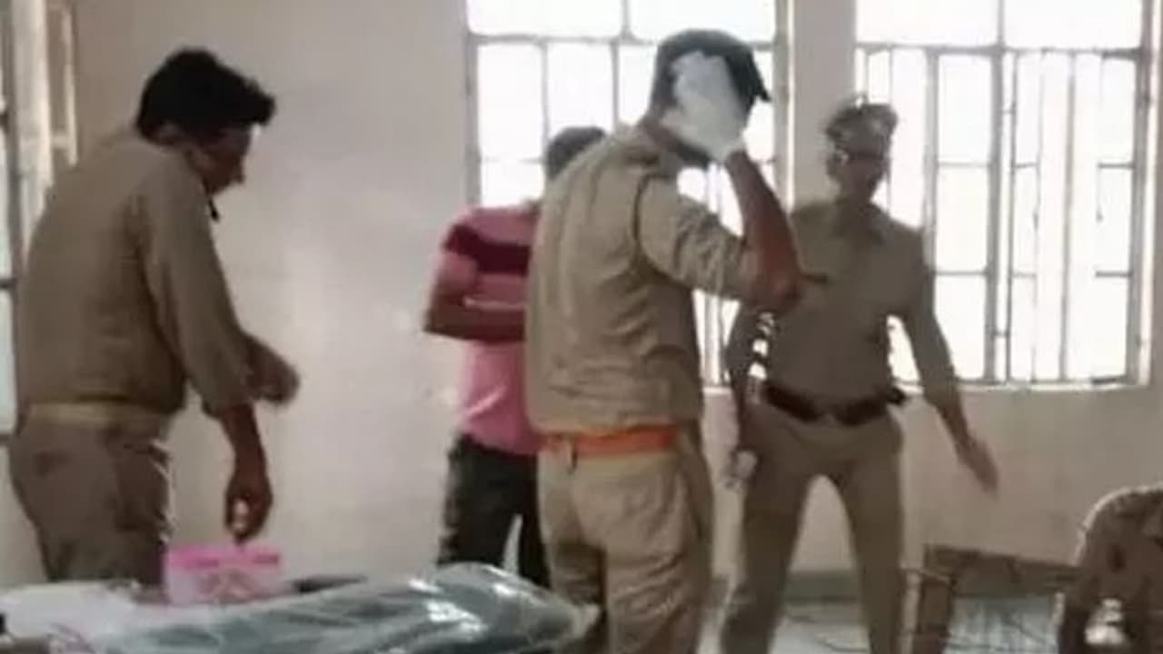 राजस्थान में फिर गला काटकर हत्या, इस बार सीकर में घर में घुसकर महिला को दी दर्दनाक मौत राजस्थान में फिर गला काटकर हत्या, इस बार सीकर में घर में घुसकर महिला को दी दर्दनाक मौत