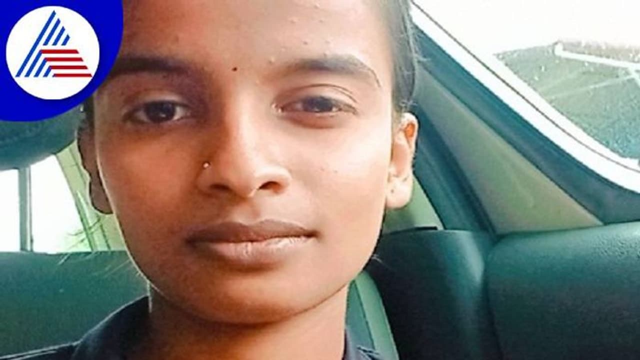 ಅಮ್ಮನ ಶವ ಮನೆಯಲ್ಲಿದ್ದರೂ ಪರೀಕ್ಷೆ ಬರೆದ ಯುವತಿ ಅಮ್ಮನ ಶವ ಮನೆಯಲ್ಲಿದ್ದರೂ ಪರೀಕ್ಷೆ ಬರೆದ ಯುವತಿ