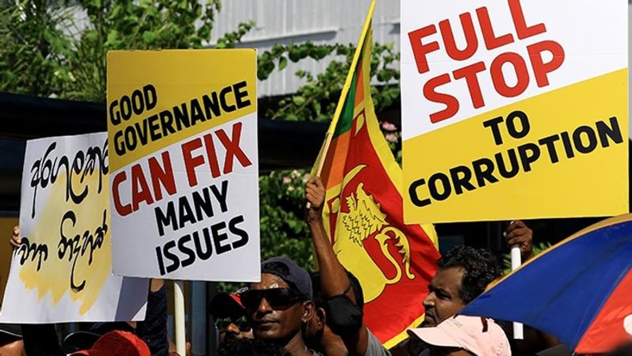 இலங்கை மட்டுமல்ல…. இன்னும் ஒரு டஜன் நாடுகள் பொருளாதாரச் சிக்கல் அபாயத்தில் சிக்கித் தவிப்பு இலங்கை மட்டுமல்ல…. இன்னும் ஒரு டஜன் நாடுகள் பொருளாதாரச் சிக்கல் அபாயத்தில் சிக்கித் தவிப்பு