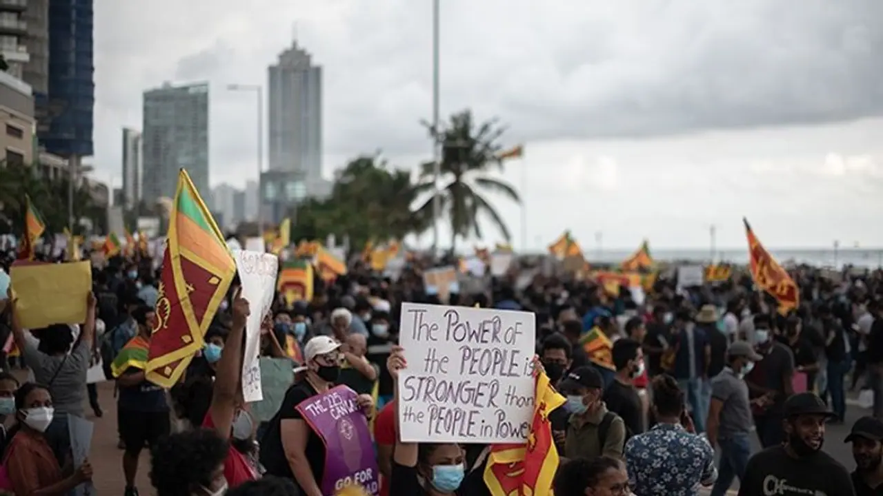 ಇಂದು ಲಂಕಾ ಅಧ್ಯಕ್ಷರ ಚುನಾವಣೆ: ತ್ರಿಕೋನ ಸ್ಪರ್ಧೆ: ಮೂವರಲ್ಲಿ ರನಿಲ್ ಮುಂದೆ! ಇಂದು ಲಂಕಾ ಅಧ್ಯಕ್ಷರ ಚುನಾವಣೆ: ತ್ರಿಕೋನ ಸ್ಪರ್ಧೆ: ಮೂವರಲ್ಲಿ ರನಿಲ್ ಮುಂದೆ!