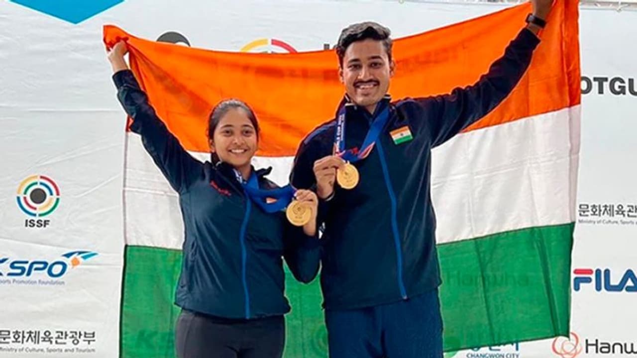 শুটিং বিশ্বকাপে সোনা জয় বাংলার মেয়ের, মিক্সড টিম ইভেন্টে বাজিমাত মেহুলি তুষারের শুটিং বিশ্বকাপে সোনা জয় বাংলার মেয়ের, মিক্সড টিম ইভেন্টে বাজিমাত মেহুলি তুষারের