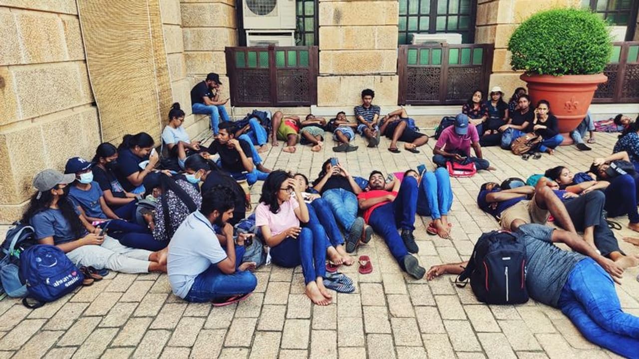 கோத்தபய ராஜபக்சே ராஜினாமா செய்யணும்; இல்லைன்னா அடுத்தது இதுதான் போராட்டக்காரர்கள் கொந்தளிப்பு 