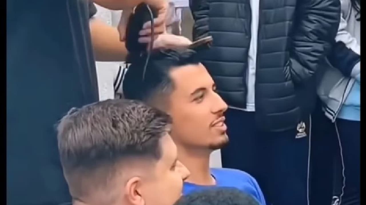 ಕ್ಯಾನ್ಸರ್‌ ಪೀಡಿತ ಸಹಪಾಠಿಗೆ ಜೊತೆಯಾಗಲು ತಮ್ಮ ತಲೆ ಬೋಳಿಸಿಕೊಂಡ ಮಕ್ಕಳು 