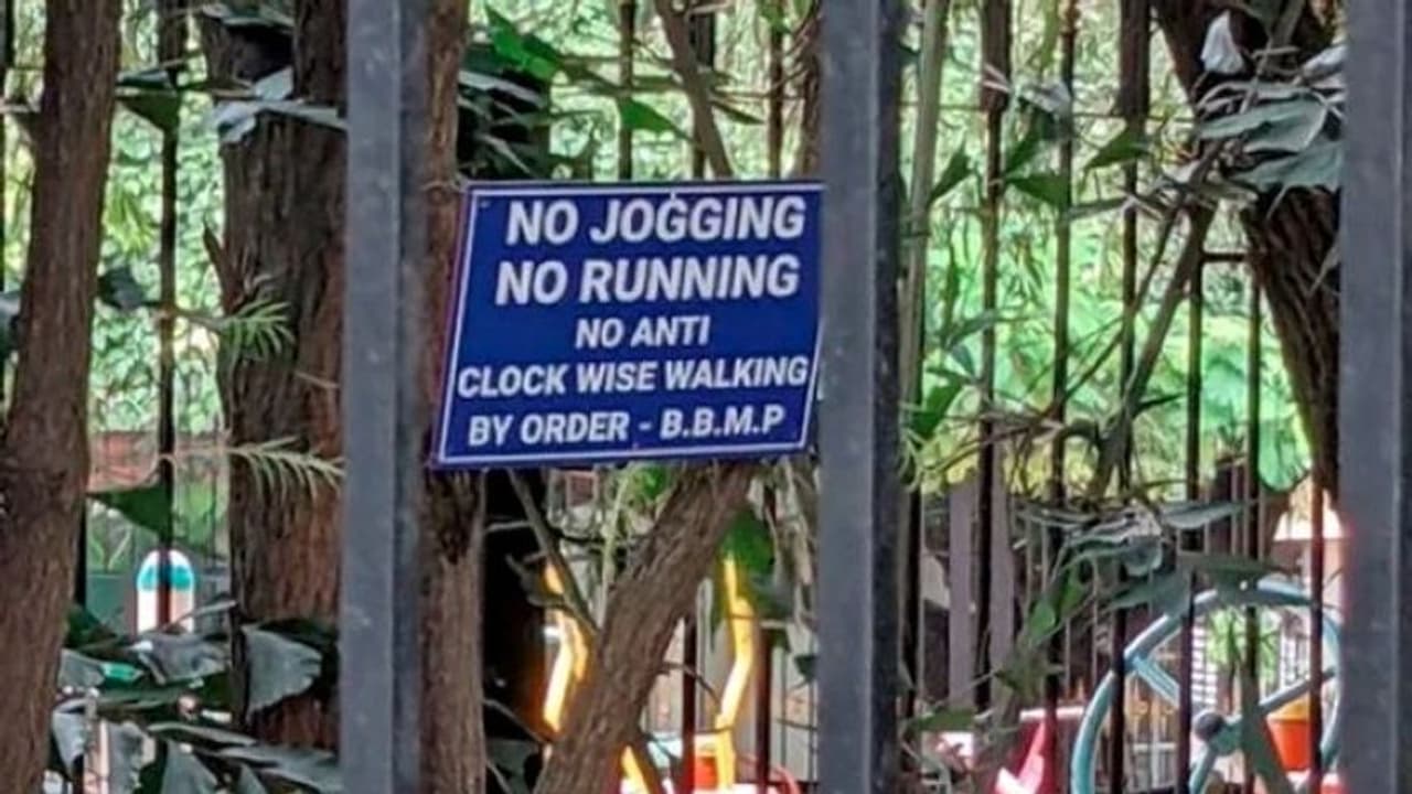 निगम ने पार्क के गेट पर बोर्ड लगाकर ये काम करने से किया मना, यूजर ने पूछा नागिन डांस कर सकते हैं ना निगम ने पार्क के गेट पर बोर्ड लगाकर ये काम करने से किया मना, यूजर ने पूछा नागिन डांस कर सकते हैं ना