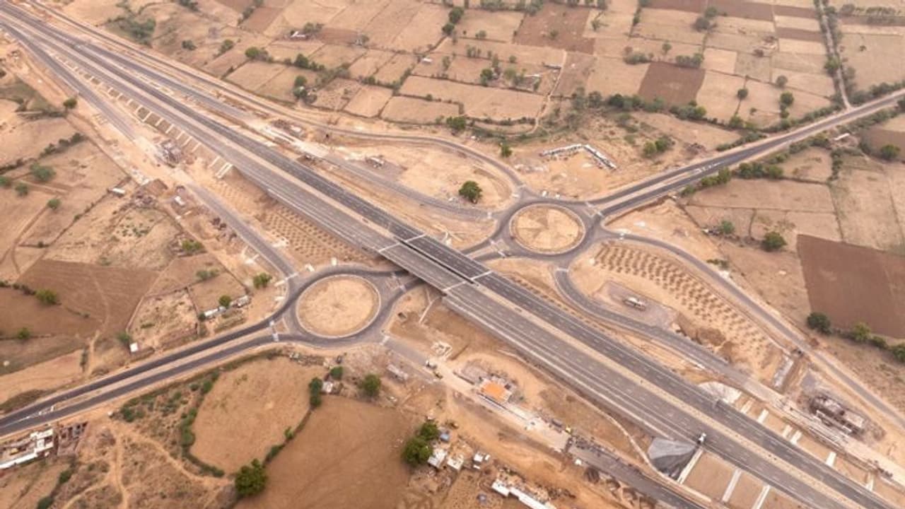 14,850 ಕೋಟಿ ವೆಚ್ಚದ ಬುಂದೇಲ್ಖಂಡ ಎಕ್ಸ್ಪ್ರೆಸ್ ವೇ ಅನಾವರಣ ಮಾಡಲಿರುವ ಪ್ರಧಾನಿ ಮೋದಿ 14,850 ಕೋಟಿ ವೆಚ್ಚದ ಬುಂದೇಲ್ಖಂಡ ಎಕ್ಸ್ಪ್ರೆಸ್ ವೇ ಅನಾವರಣ ಮಾಡಲಿರುವ ಪ್ರಧಾನಿ ಮೋದಿ