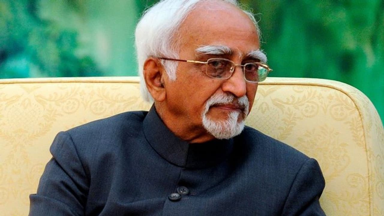 हामिद अंसारी बोले ISI के लिए जासूसी करने वाले पाकिस्तानी पत्रकार को नहीं बुलाया, मेरे खिलाफ फैलाया जा रहा झूठ हामिद अंसारी बोले ISI के लिए जासूसी करने वाले पाकिस्तानी पत्रकार को नहीं बुलाया, मेरे खिलाफ फैलाया जा रहा झूठ