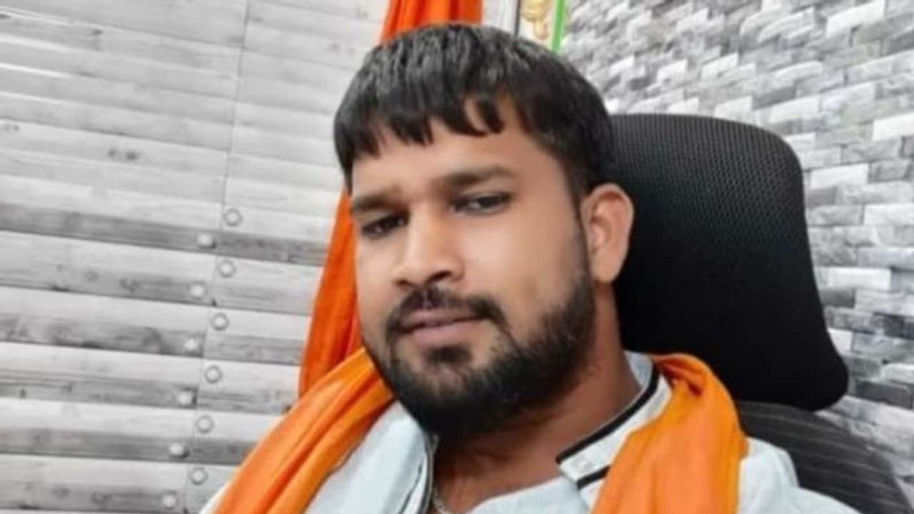 ಬೆಂಗಳೂರಲ್ಲಿ ಮಾಜಿ ಕಾರ್ಪೊರೇಟರ್ ಗಂಡನ ಮೇಲೆ ಕುಟುಂಬದವರಿಂದಲೇ ಮಾರಣಾಂತಿಕ ಹಲ್ಲೆ ಬೆಂಗಳೂರಲ್ಲಿ ಮಾಜಿ ಕಾರ್ಪೊರೇಟರ್ ಗಂಡನ ಮೇಲೆ ಕುಟುಂಬದವರಿಂದಲೇ ಮಾರಣಾಂತಿಕ ಹಲ್ಲೆ