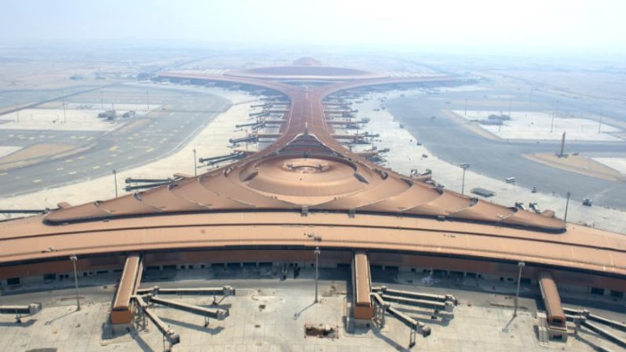 സൗദി അറേബ്യയില് ലാന്റിങിനിടെ വിമാനം റണ്വേയില് നിന്ന് തെന്നിമാറി സൗദി അറേബ്യയില് ലാന്റിങിനിടെ വിമാനം റണ്വേയില് നിന്ന് തെന്നിമാറി