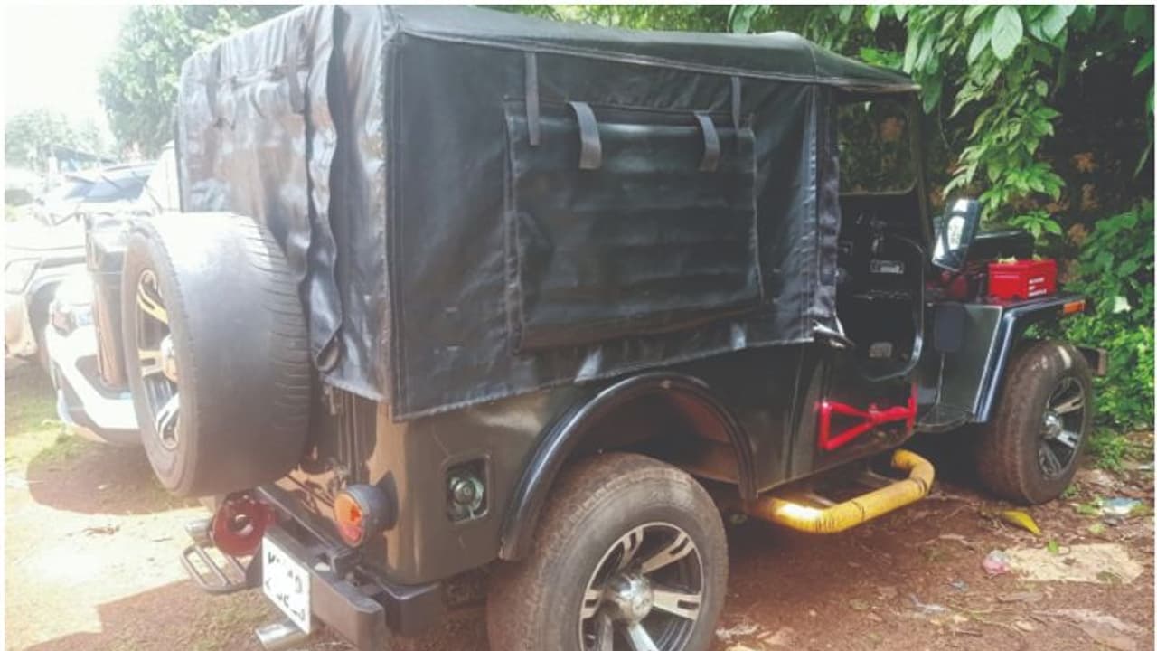 ഓപ്പറേഷന് റൈസ്: ഫ്രീക്കന് ജീപ്പിൽ അപകടകരമായ റൈസിംഗ്, ജീപ്പ് കസ്റ്റഡിയിൽ; 33000 പിഴ, ഡ്രൈവറുടെ ലൈസന്സ് പോയി ഓപ്പറേഷന് റൈസ്: ഫ്രീക്കന് ജീപ്പിൽ അപകടകരമായ റൈസിംഗ്, ജീപ്പ് കസ്റ്റഡിയിൽ; 33000 പിഴ, ഡ്രൈവറുടെ ലൈസന്സ് പോയി