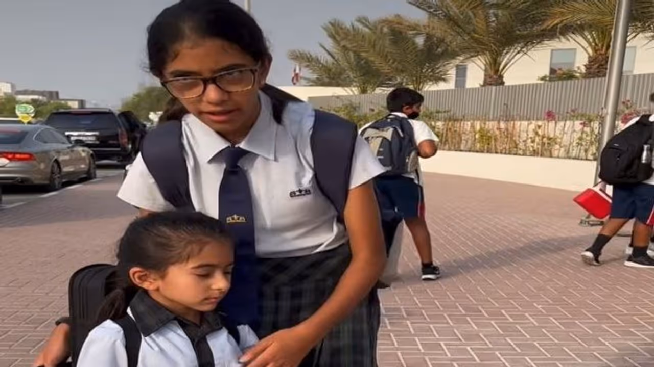 छोटी को मनाने के लिए बड़ी ने क्या क्या नहीं किया.. दो बहनों की मीठी तकरार का वीडियो दिल कर देगा खुश छोटी को मनाने के लिए बड़ी ने क्या क्या नहीं किया.. दो बहनों की मीठी तकरार का वीडियो दिल कर देगा खुश