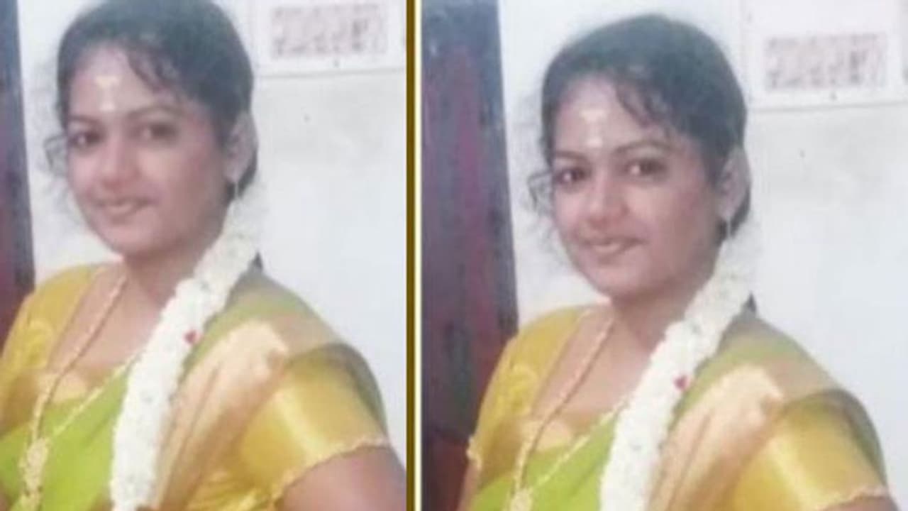 ஃபர்ஸ்ட் நைட் முடிந்த மறுநாளே இளம்பெண் செய்த காரியம்.. 15 லட்சத்தை இழந்த புதுமாப்பிள்ளை கதறல்.! ஃபர்ஸ்ட் நைட் முடிந்த மறுநாளே இளம்பெண் செய்த காரியம்.. 15 லட்சத்தை இழந்த புதுமாப்பிள்ளை கதறல்.!