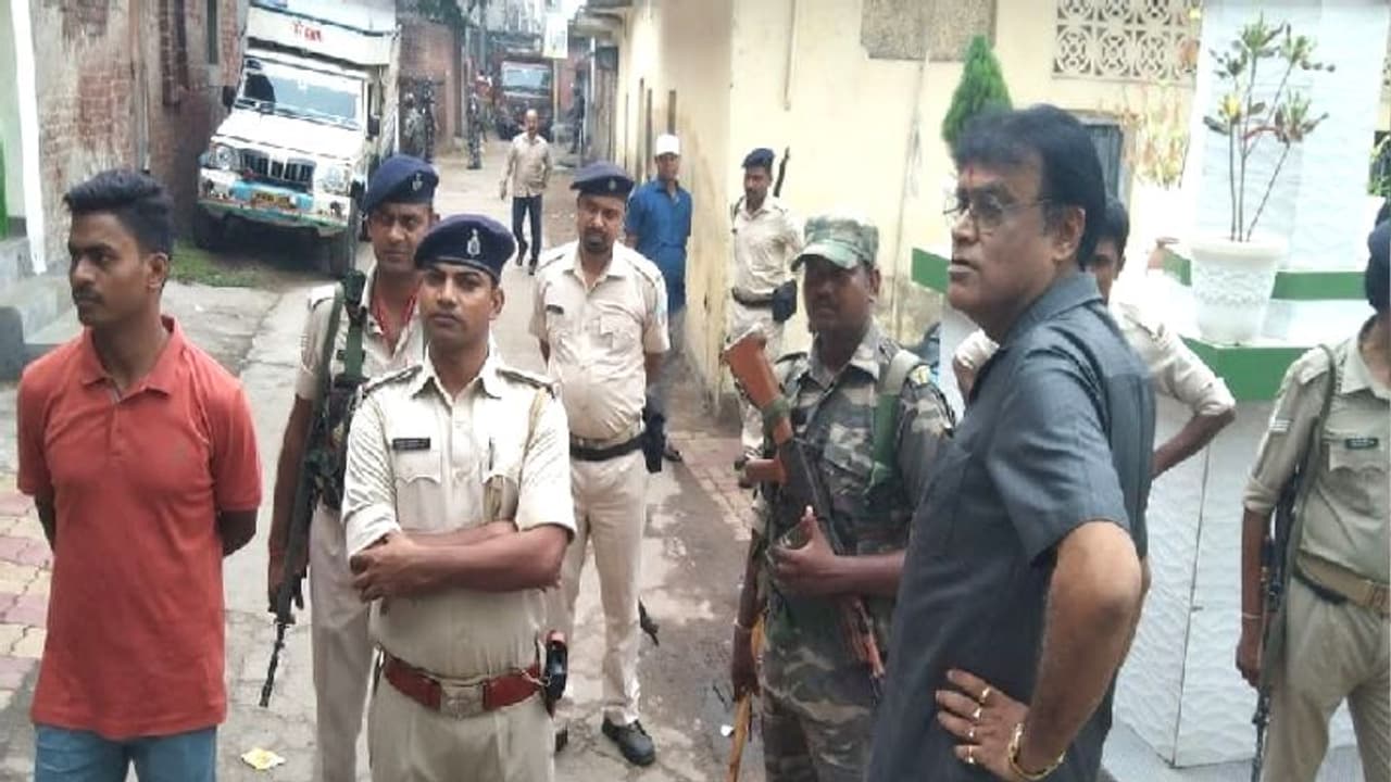 नन्हे खान मर्डर केस के मुख्य आरोपी ने 8 माह बाद कोर्ट में किया सरेंडर, वासेपुर गैंगस्टर प्रिंस खान के है पिता नन्हे खान मर्डर केस के मुख्य आरोपी ने 8 माह बाद कोर्ट में किया सरेंडर, वासेपुर गैंगस्टर प्रिंस खान के है पिता