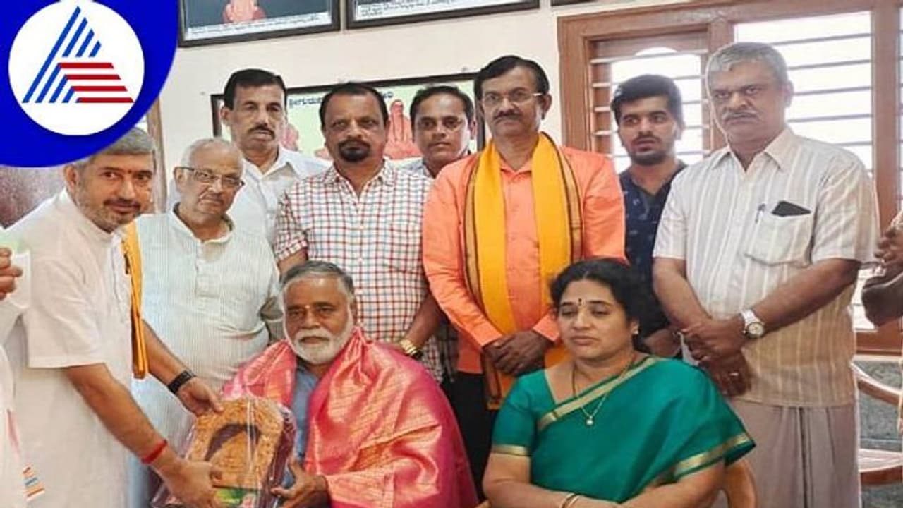 ಕಾಂಗ್ರೆಸ್ಗೆ ಭಿಕ್ಷೆ ಬೇಡಿ ಶೂ, ಸಾಕ್ಸ್ ಕೊಡುವ ನೆಪ: ಸಚಿವ ನಾಗೇಶ್ ಕಾಂಗ್ರೆಸ್ಗೆ ಭಿಕ್ಷೆ ಬೇಡಿ ಶೂ, ಸಾಕ್ಸ್ ಕೊಡುವ ನೆಪ: ಸಚಿವ ನಾಗೇಶ್