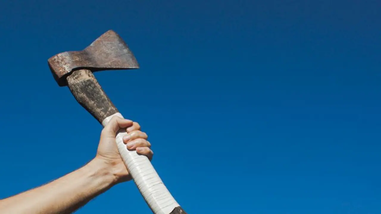 ಯುವಕನ ಶಿರಚ್ಛೇದ ಮಾಡಿ, ತಲೆ ಮೆರವಣಿಗೆ ಮಾಡಿದ ಪಾಪಿ: ರಸ್ತೆಬದಿಯಲ್ಲಿ ಎಸೆದು ಪರಾರಿ