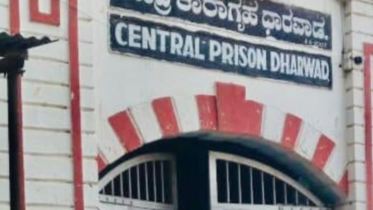 Dharwad News: ಕೇಂದ್ರ ಕಾರಾಗೃಹದಲ್ಲಿ ಶೀಘ್ರ ಜೈಲು ಹಕ್ಕಿಗಳಿಂದ ಪೆಟ್ರೋಲ್ ಬಂಕ್ Dharwad News: ಕೇಂದ್ರ ಕಾರಾಗೃಹದಲ್ಲಿ ಶೀಘ್ರ ಜೈಲು ಹಕ್ಕಿಗಳಿಂದ ಪೆಟ್ರೋಲ್ ಬಂಕ್