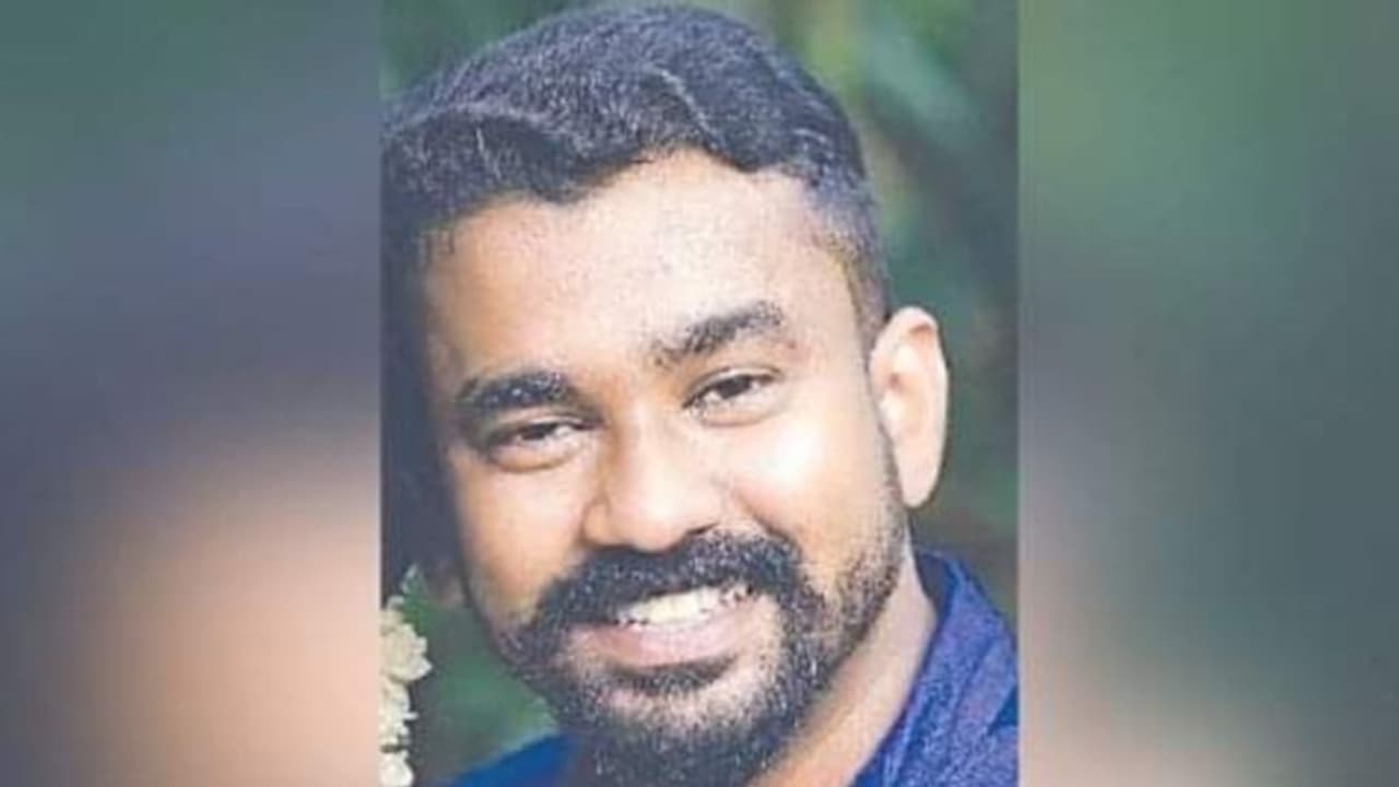 വിവാഹ വാഗ്ദാനം നല്കി യുവതിയെ പീഡിപ്പിച്ചു, മറ്റൊരു യുവതിയുമായി കല്യാണം നിശ്ചയിച്ചു; യുവാവ് പിടിയില് വിവാഹ വാഗ്ദാനം നല്കി യുവതിയെ പീഡിപ്പിച്ചു, മറ്റൊരു യുവതിയുമായി കല്യാണം നിശ്ചയിച്ചു; യുവാവ് പിടിയില്