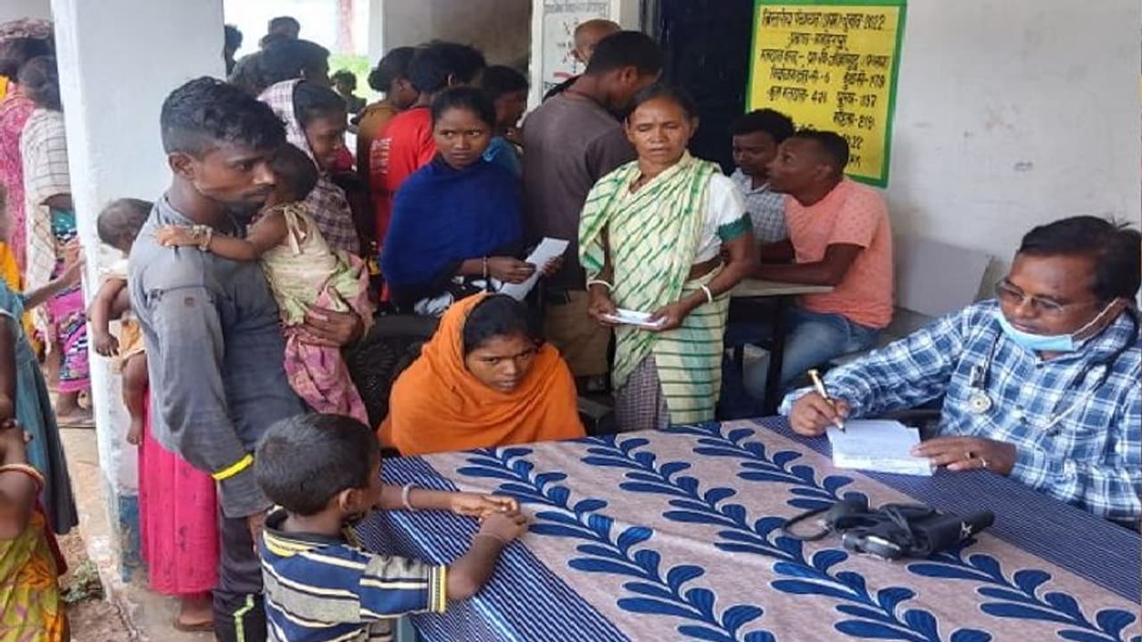 प. सिंहभूम में सात लोगों की मौत के बाद पहुंची स्वास्थ्य विभाग की टीम, घर घर जाकर मौत का कारण जानने की कोशिश की