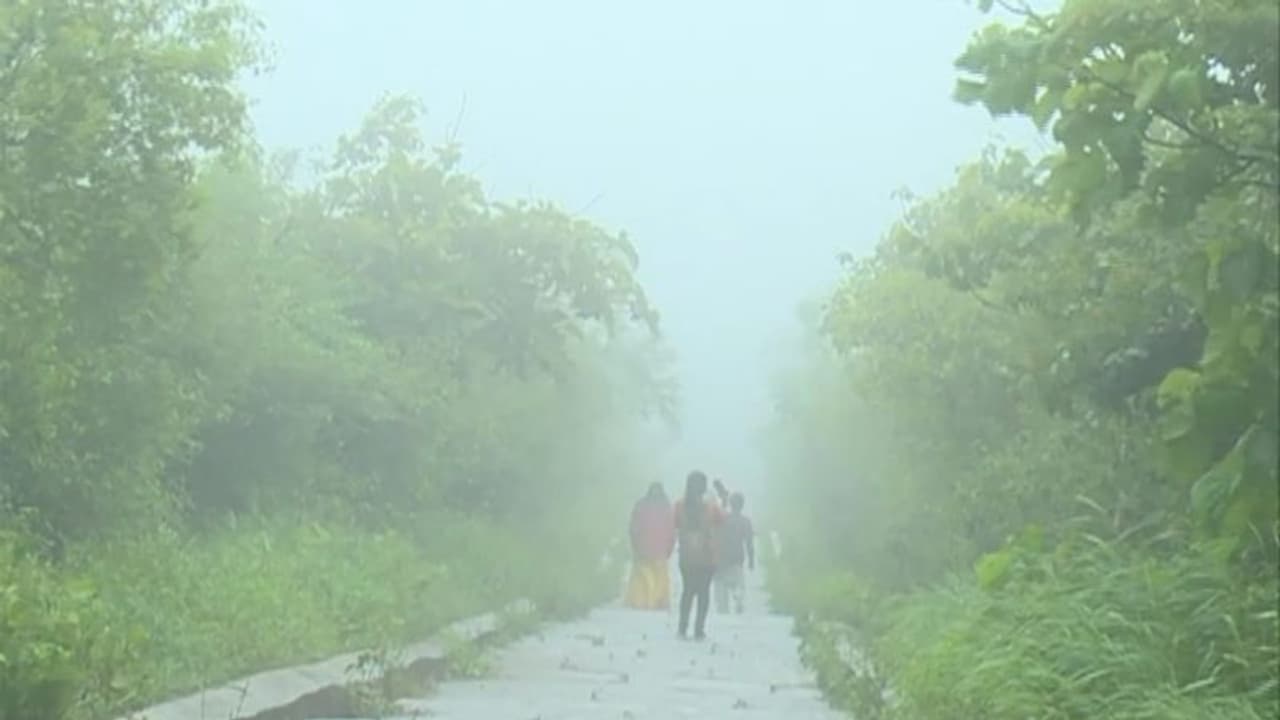 ಚಿತ್ರದುರ್ಗ: ಮಧ್ಯ ಕರ್ನಾಟಕದ ಮಿನಿ ಊಟಿ ಜೋಗಿಮಟ್ಟಿ ಚಿತ್ರದುರ್ಗ: ಮಧ್ಯ ಕರ್ನಾಟಕದ ಮಿನಿ ಊಟಿ ಜೋಗಿಮಟ್ಟಿ