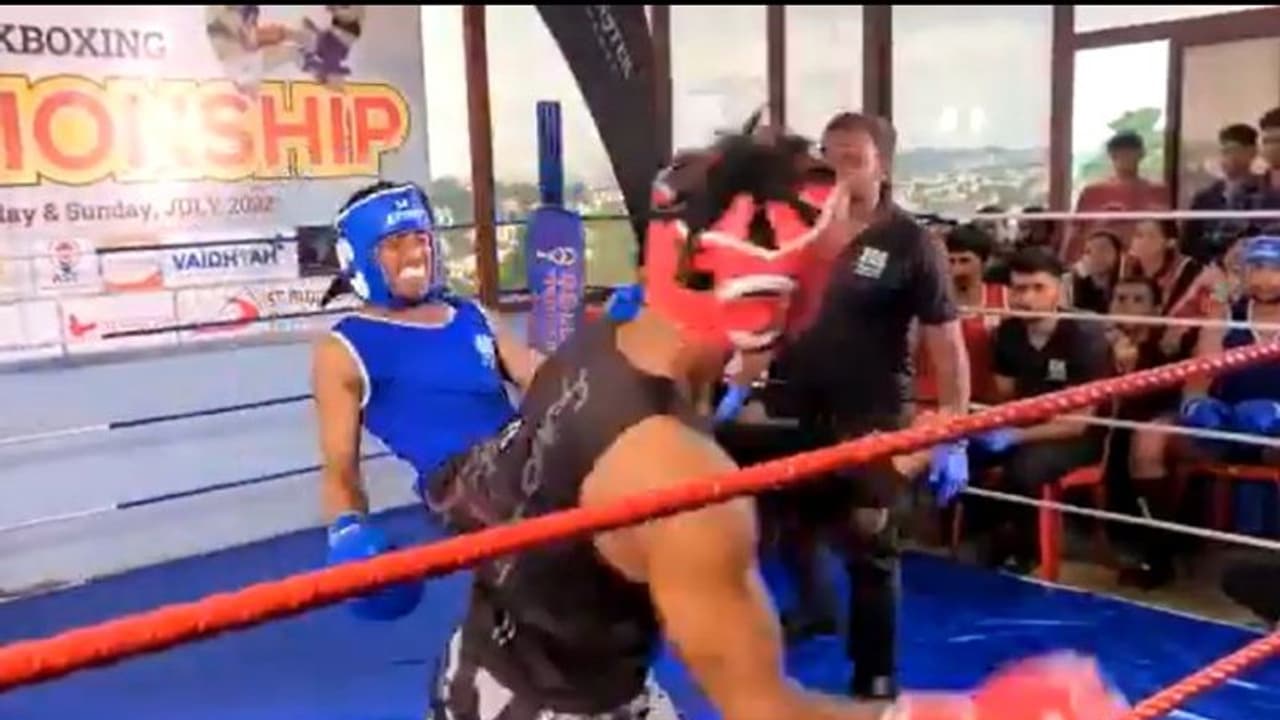 കിക്ക് ബോക്സിംഗിനിടെ പരിക്കേറ്റ് കോമയിലായ യുവ ബോക്സര് മരിച്ചു കിക്ക് ബോക്സിംഗിനിടെ പരിക്കേറ്റ് കോമയിലായ യുവ ബോക്സര് മരിച്ചു