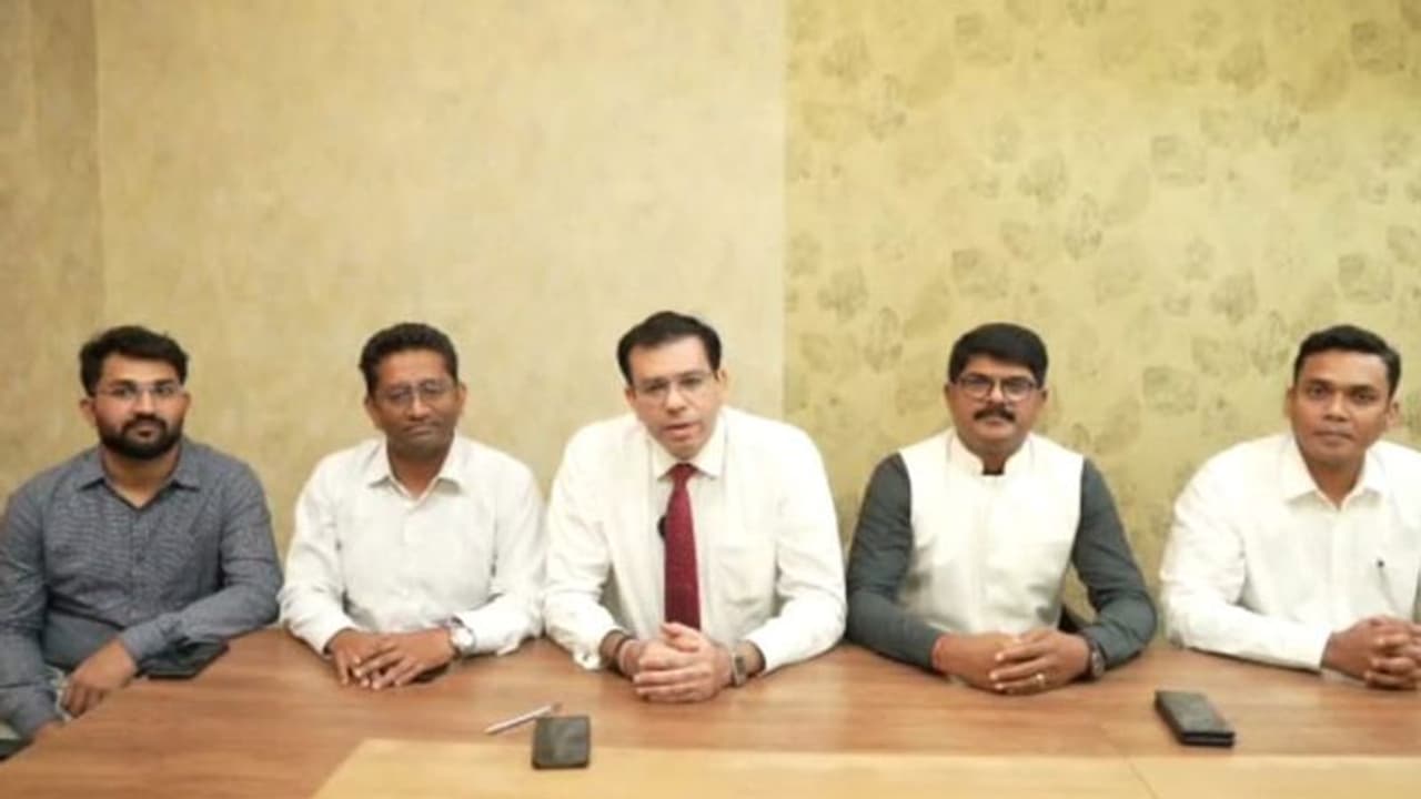 लुलु मॉल में नमाज पढ़ने का वीडियो वायरल होने के बाद जागा मैनेजमेंट, कहा गतिविधि पर रखेंगे नजर लुलु मॉल में नमाज पढ़ने का वीडियो वायरल होने के बाद जागा मैनेजमेंट, कहा गतिविधि पर रखेंगे नजर