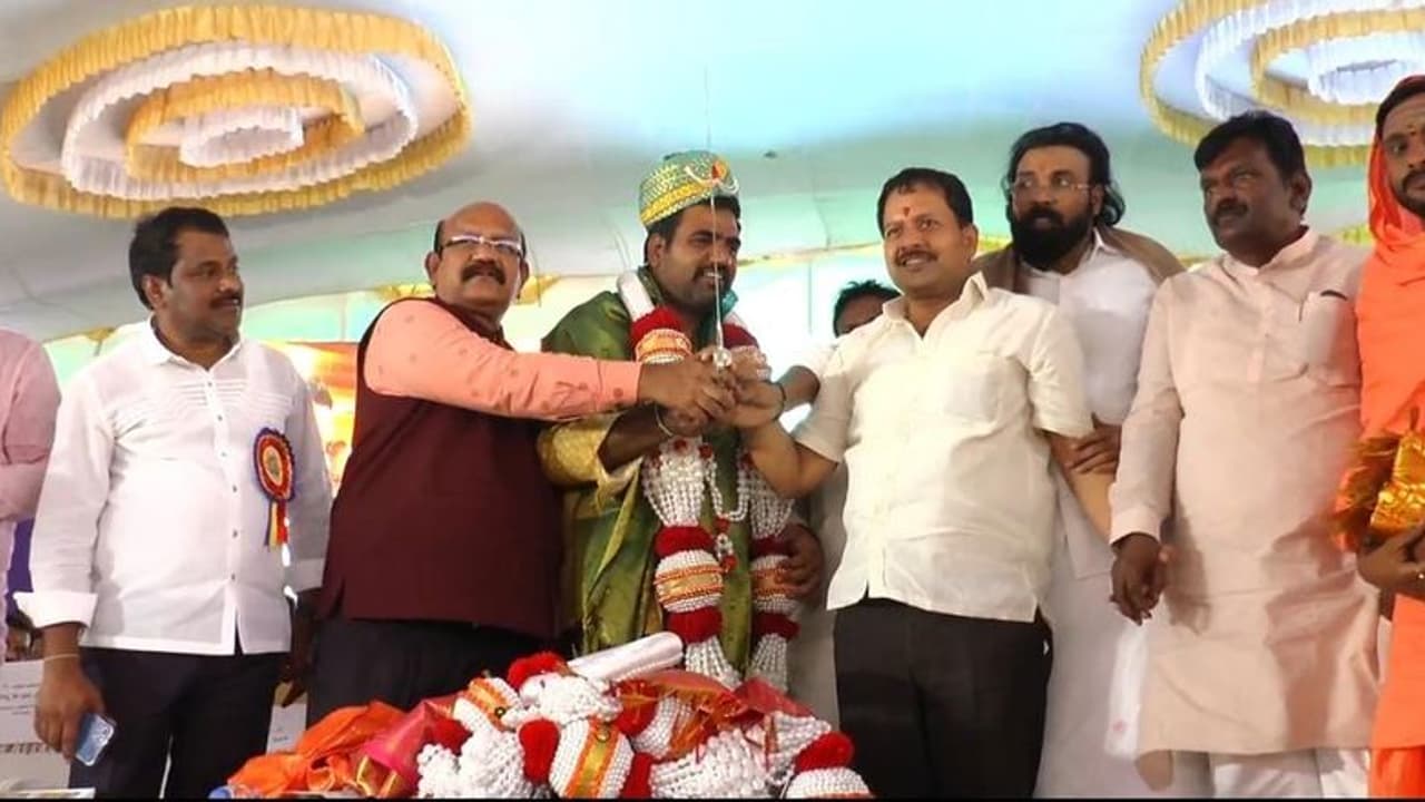 ಬರ್ತ್ ಡೇ ಹೆಸರಲ್ಲಿ ಬೇರೊಂದು ಕ್ಷೇತ್ರದಲ್ಲಿ ಬಲ ಪ್ರದರ್ಶನ, ಶಿವನಗೌಡ ರಾಜಕೀಯ ನಡೆ ಕುತೂಹಲ