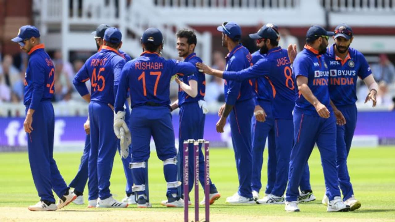 Eng vs Ind: ಮಿಂಚಿದ ಯಜುವೇಂದ್ರ ಚಾಹಲ್, ಭಾರತಕ್ಕೆ 247 ರನ್ ಟಾರ್ಗೆಟ್ Eng vs Ind: ಮಿಂಚಿದ ಯಜುವೇಂದ್ರ ಚಾಹಲ್, ಭಾರತಕ್ಕೆ 247 ರನ್ ಟಾರ್ಗೆಟ್