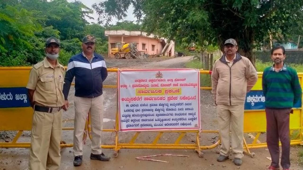 Chikkamagaluru ಐತಿಹಾಸಿಕ ಅಯ್ಯನಕೆರೆ ಕೆರೆ ಕೋಡಿ, ಪ್ರವಾಸಿಗರ ಹುಚ್ಚಾಟಕ್ಕೆ ಬ್ರೇಕ್ Chikkamagaluru ಐತಿಹಾಸಿಕ ಅಯ್ಯನಕೆರೆ ಕೆರೆ ಕೋಡಿ, ಪ್ರವಾಸಿಗರ ಹುಚ್ಚಾಟಕ್ಕೆ ಬ್ರೇಕ್